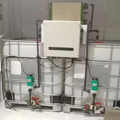 Integriertes Design des Durchflusskanalrahmens und Dichtung der Durchflussbatterie unter zweifarbigem Injektionsformprozess